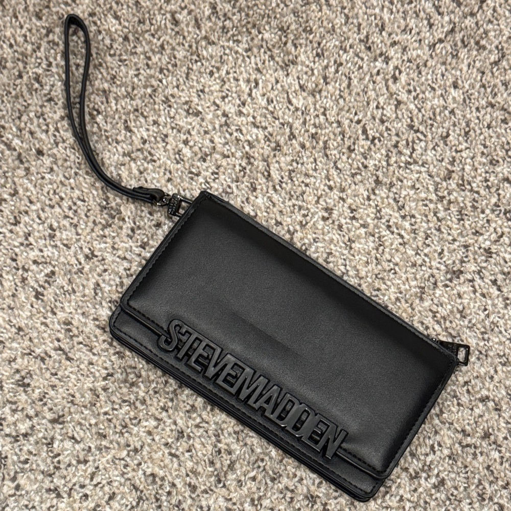Steve Madden Black Wristlet Wallet